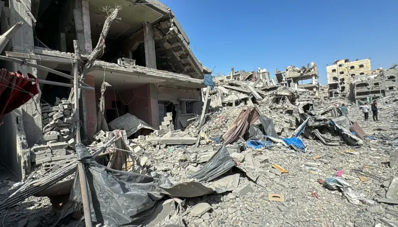 مقتل نجل مدير مستشفى كمال عدوان في غارة إسرائيلية، وبريطانيا تناقش تقديم أدلة "حول جرائم حرب" للمحكمة الدولية